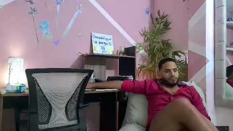 pineappleflipped online show from August 5, 2026, 2:25 am