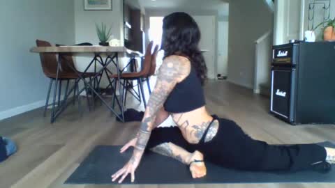 pixiecatfairy online show from June 30, 2026, 4:08 pm