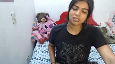 Snapshot of pocahontas_princess__ chatting on June 26, 2026, 2:43 pm Pocahontas online show from June 26, 2026, 2:43 pm