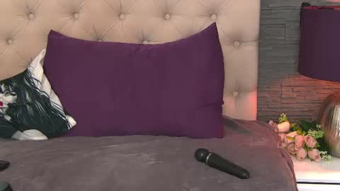 polly_curiouss online show from June 29, 2026, 7:47 pm