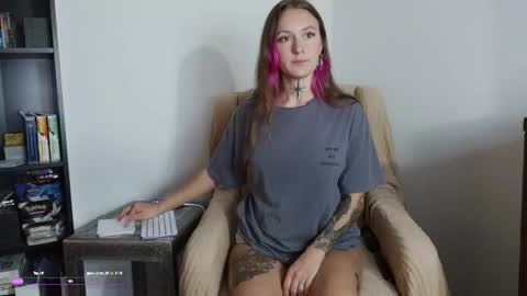 PoppyQuinn online show from June 20, 2026, 1:52 am