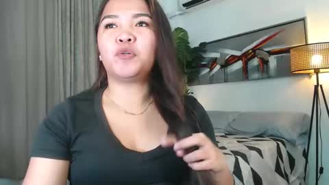 pretty_pharsa online show from May 18, 2026, 10:21 am