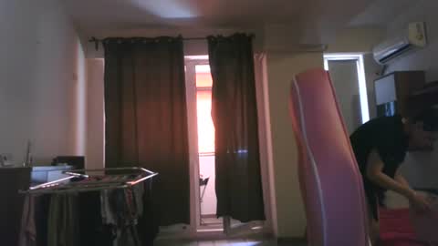 Snapshot of prettyjulliette chatting on June 19, 2026, 12:20 pm prettyjulliette online show from June 19, 2026, 12:20 pm