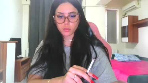 Snapshot of prettyjulliette chatting on June 27, 2026, 3:50 pm prettyjulliette online show from June 27, 2026, 3:50 pm