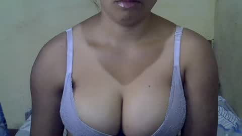 prettyy01 online show from August 3, 2026, 9:04 am