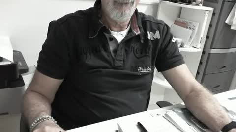 mature hairy guy online show from June 13, 2026, 4:27 pm