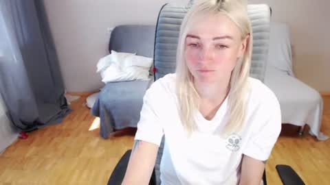 Polly online show from July 5, 2026, 4:52 am