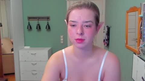 Polly online show from December 11, 2024, 3:47 pm