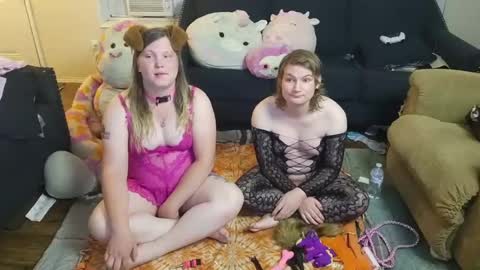 puppygirllovestobeg online show from July 15, 2026, 5:23 am