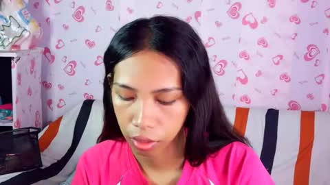 queen_gia online show from July 23, 2026, 9:57 pm