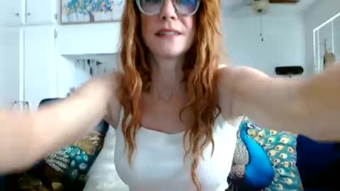Snapshot of queenamber22 chatting on June 28, 2026, 11:33 pm Queen Amber online show from June 28, 2026, 11:33 pm