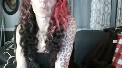 IG Juuicy  IGGE Gezzzy   online show from July 18, 2026, 1:54 am