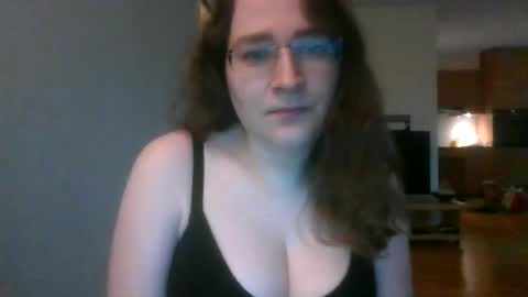 queenofthenights online show from June 17, 2026, 8:10 pm