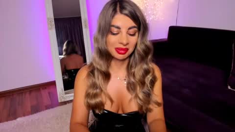 Queennofyuredreams online show from June 21, 2026, 10:45 pm