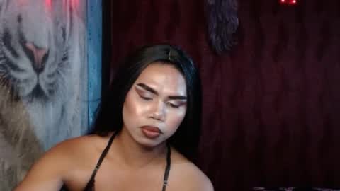 queenpinayebony_xx online show from July 18, 2026, 3:49 pm