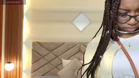 Snapshot of raqueljones_ chatting on June 30, 2026, 12:06 pm Raquel online show from June 30, 2026, 12:06 pm