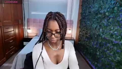 Snapshot of raqueljones_ chatting on July 1, 2026, 2:40 pm Raquel online show from July 1, 2026, 2:40 pm