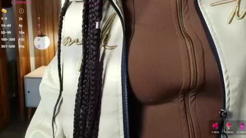 Snapshot of raqueljones_ chatting on July 18, 2026, 12:09 pm Raquel online show from July 18, 2026, 12:09 pm