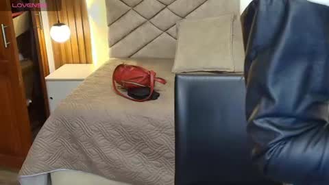 Snapshot of raqueljones_ chatting on July 28, 2026, 12:12 pm Raquel online show from July 28, 2026, 12:12 pm