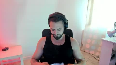 RaulMaxel online show from May 5, 2026, 3:36 am