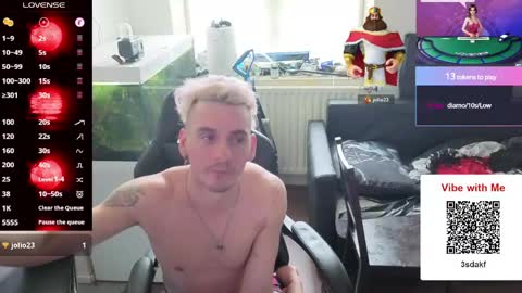 Rayzel White online show from May 16, 2026, 10:36 am