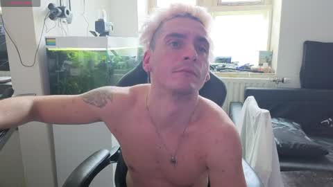 Rayzel White online show from May 20, 2026, 1:28 pm