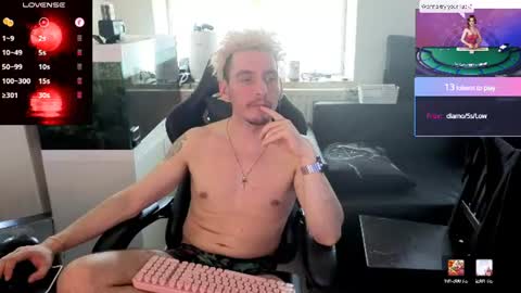 Rayzel White online show from June 28, 2026, 1:28 pm