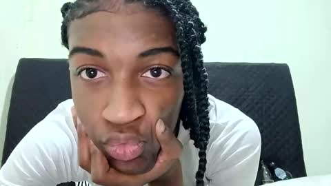 Tu mami Rebecca online show from May 20, 2026, 12:44 pm