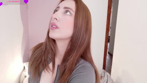 rebeccawhite_meow online show from August 5, 2026, 7:06 pm