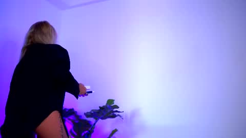 Lara online show from June 14, 2026, 9:22 am