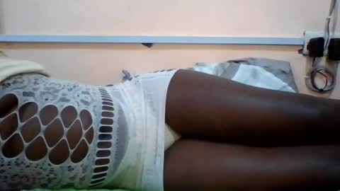 Snapshot of remmy_luna chatting on July 21, 2026, 7:27 pm Remmy luna online show from July 21, 2026, 7:27 pm