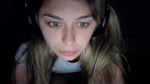 renee_loah online show from May 13, 2026, 8:38 pm