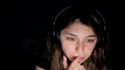 renee_loah online show from May 28, 2026, 8:50 pm