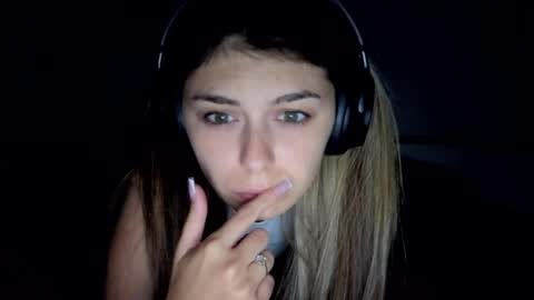 renee_loah online show from June 1, 2026, 9:16 pm