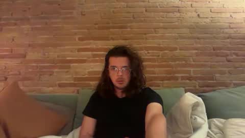 Renzo online show from May 16, 2026, 2:19 am