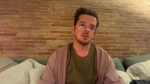 Renzo online show from May 17, 2026, 12:41 am