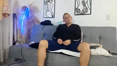 reymasterhot online show from March 21, 2026, 9:29 pm