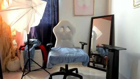 reymasterhot online show from April 7, 2026, 3:12 pm
