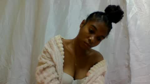 Snapshot of richella34 chatting on July 25, 2026, 3:37 am richella34 online show from July 25, 2026, 3:37 am