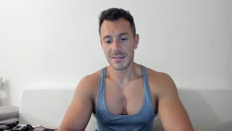 roberto4ever online show from July 14, 2026, 4:39 am