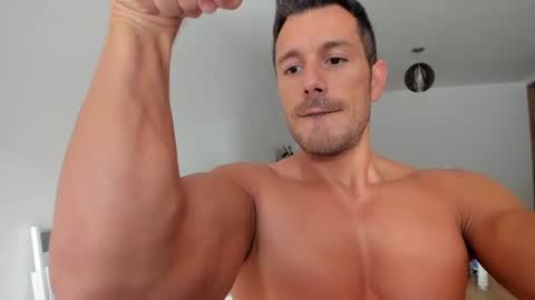 roberto4ever online show from July 21, 2026, 5:10 am