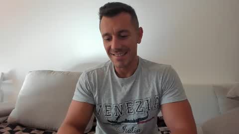 roberto4ever online show from July 24, 2026, 4:54 am
