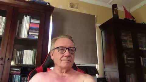 RobertTheRabbit online show from December 7, 2024, 8:11 am