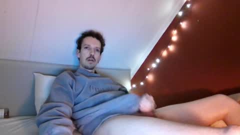Robin online show from December 29, 2024, 6:05 pm