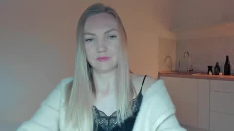 rock__baby online show from May 17, 2026, 4:43 am