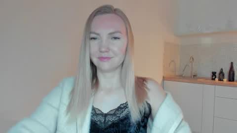 rock__baby online show from May 18, 2026, 4:07 am