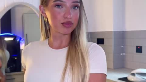 Bella  online show from July 15, 2026, 7:13 am