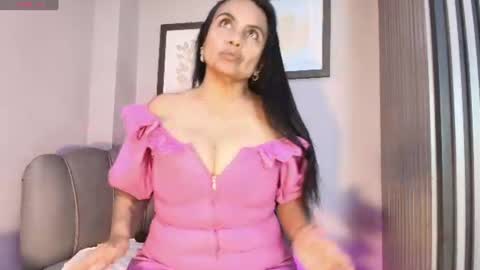 Snapshot of roxanna_moore2 chatting on June 18, 2026, 3:07 am Roxanna online show from June 18, 2026, 3:07 am