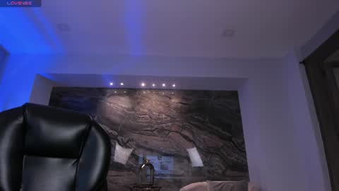 Roxanne Hill  online show from July 26, 2026, 12:34 pm