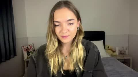 Roxy online show from July 15, 2026, 3:28 pm